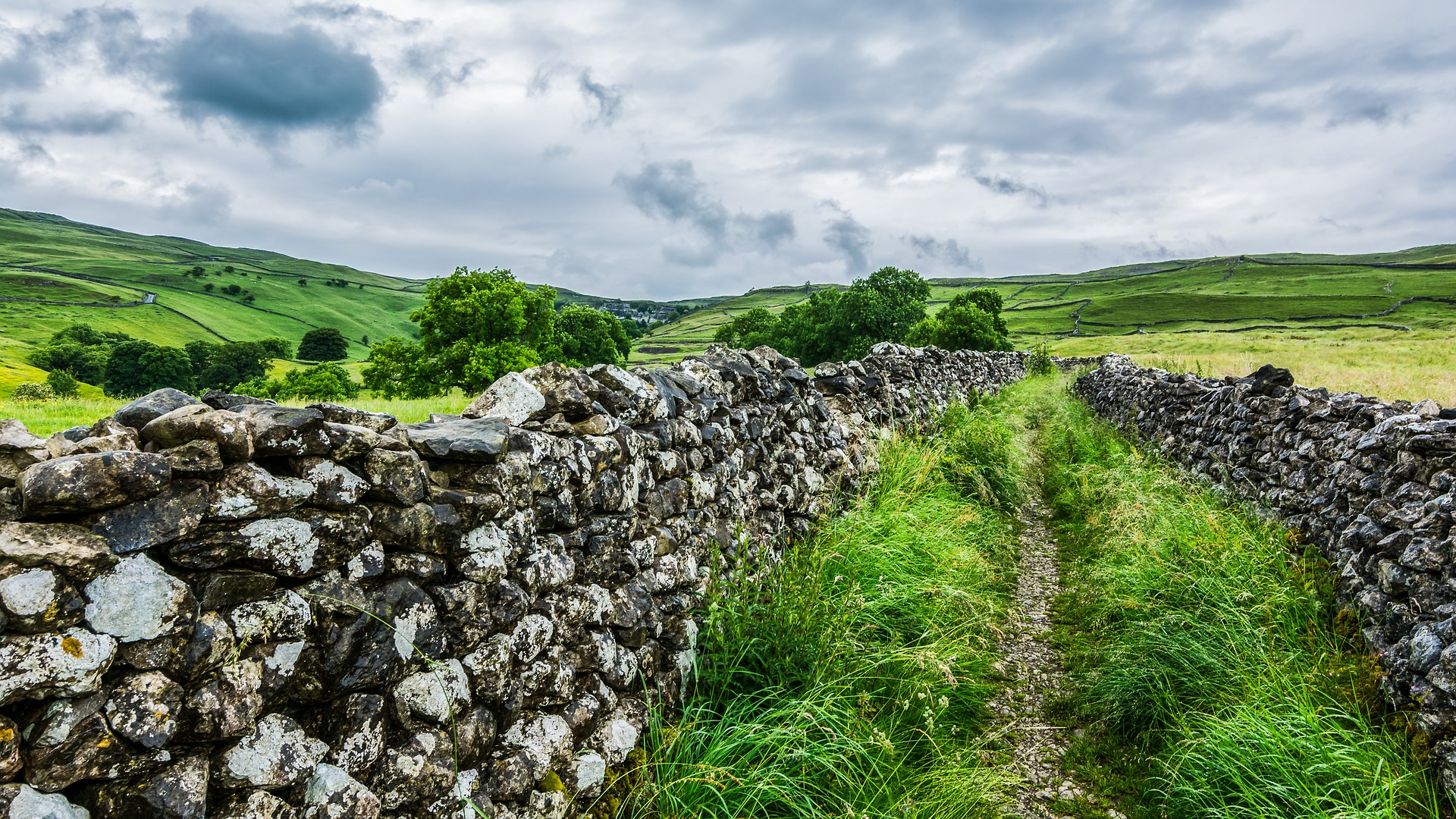 Malham Cove stone wall Yorkshire