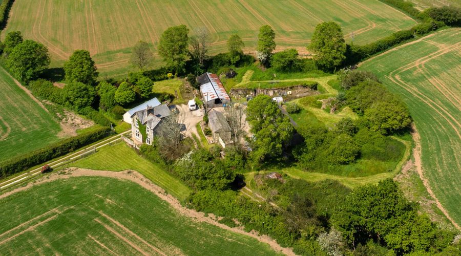 Tregoweth Farm, between the Creekside village of Mylor Bridge and Penryn, has been launched to the market by Carter Jonas. 