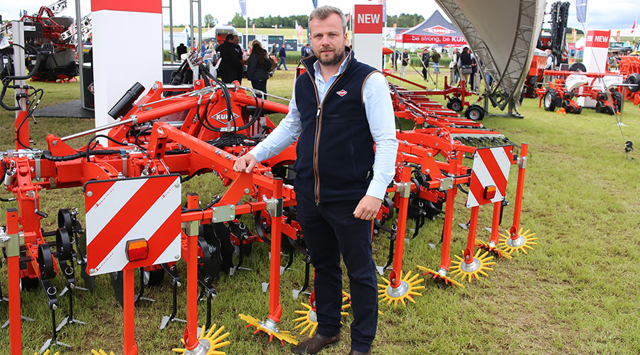 Ed Fanshawe Kuhn with Rowliner inter-row weeder