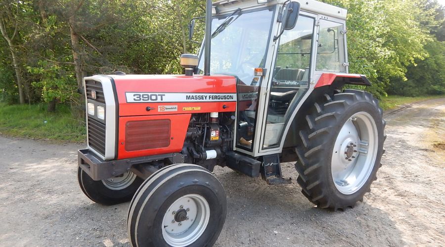 A 50-strong lineup of classic and vintage tractors, and a rare collection of historical vehicles, was showcased at sale hosted by Cheffins. 