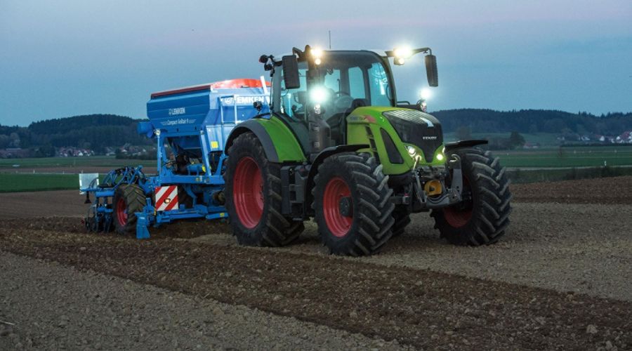 Following 25 uninterrupted years of manufacture, the 100,000th Fendt 700 Vario has just rolled off the production line in Marktoberdorf. 