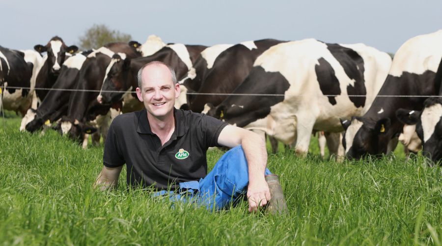 Aldi has announced plans to invest over £30m in dairy farmers over the next three and a half years through an enhanced partnership with Arla. 