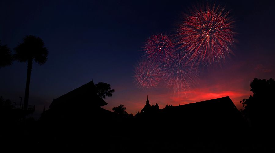 Farmers have been offered advice on how to reduce the fear and stress fireworks cause livestock ahead of the Bonfire Night. 