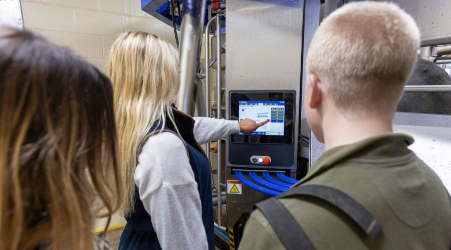 Hartpury University and Hartpury College’s Home Farm has installed a state-of-the-art robotic DeLaval Voluntary Milking System (VMS) V300.