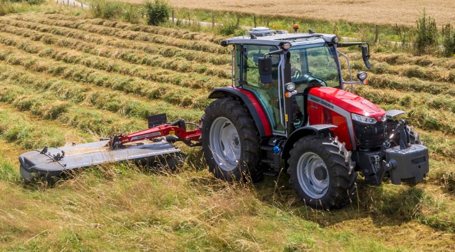 The new Massey Ferguson 5M builds on the success of the MF 5700 M series in the efficient small tractor sector.