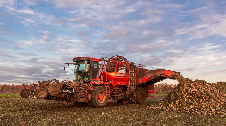 Yellow Wellies and British Sugar have asked sugar beet farmers to follow a few important rules when working during dark winter mornings.