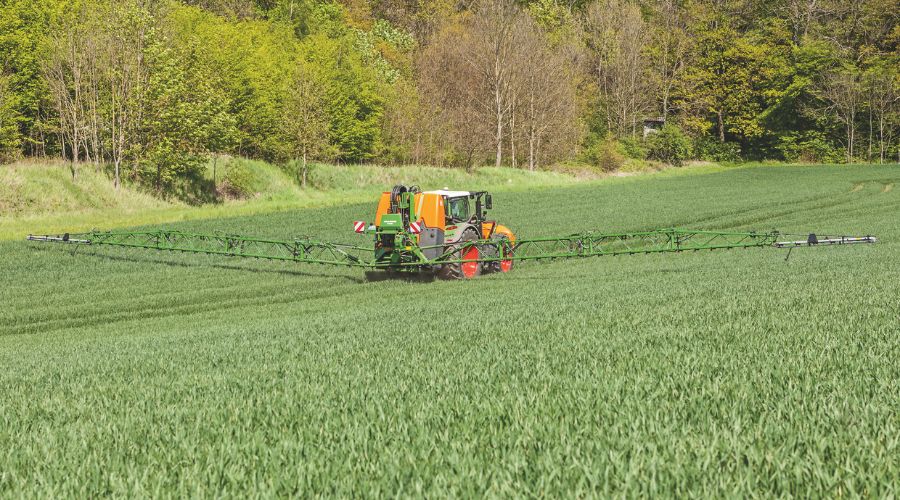 Amazone sprayer in boom height article