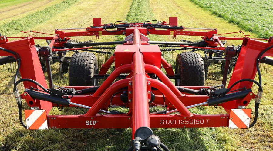 Sticking to a traditional May cutting date for making first-cut grass silage could be putting winter milk yield at risk.