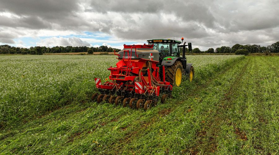 Weaving Machinery GD Disc Drill in farmer's field